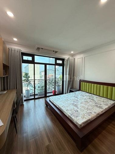 Nhỉnh 5 tỷ, sở hữu căn hộ đẹp & Ở ngay, dt 70m2, Ôtô đỗ chân cầu thang