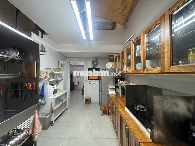 Nhà 5 tầng BTCT - DTSD 240m2 - 7PN - Hẻm 8m Thông - Không Lộ Giới