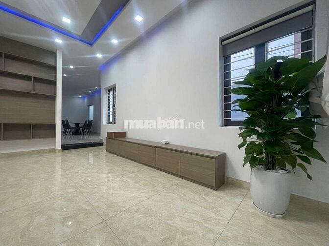 cho thuê nhà trung tâm thành phố, 2 mặt tiền, gần quảng trường 2/ 9