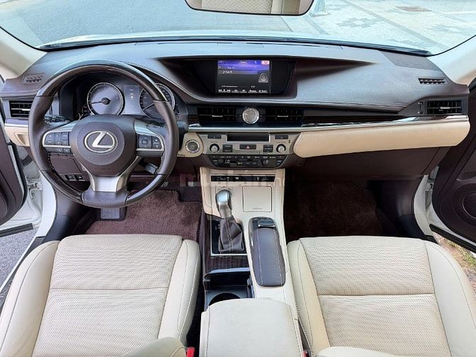 🆕 LEXUS ES250 • Đklđ : 2017 Date 2016 • Một chủ mua mới từ đầu