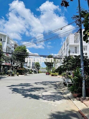 Nhà mới 3 lầu rộng thoáng KDC Long Thịnh