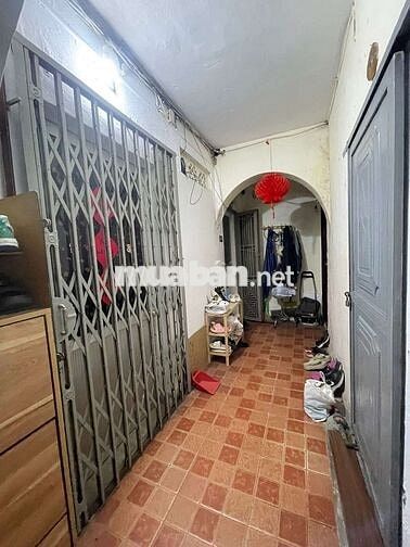 Hơn 2 tỷ Tập thể Kim Liên, T3 50m 2PN, gần phố nhà đẹp giá tốt SĐCC