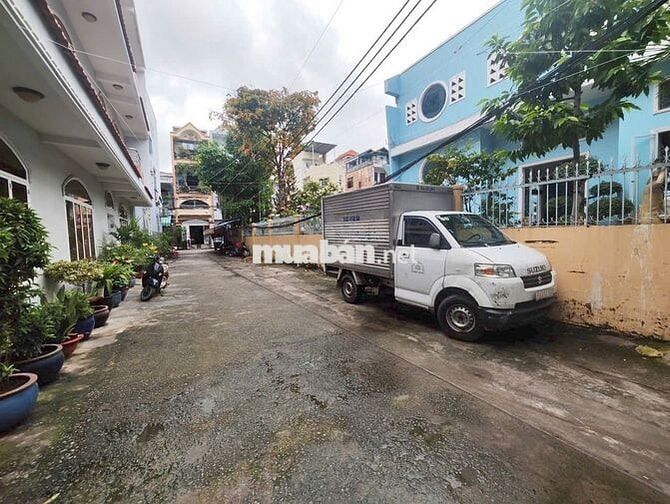 Chuyển nơi ở cần bán nhà thiết kế kiểu mái Thái