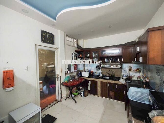 Chuyển nơi ở cần bán nhà thiết kế kiểu mái Thái