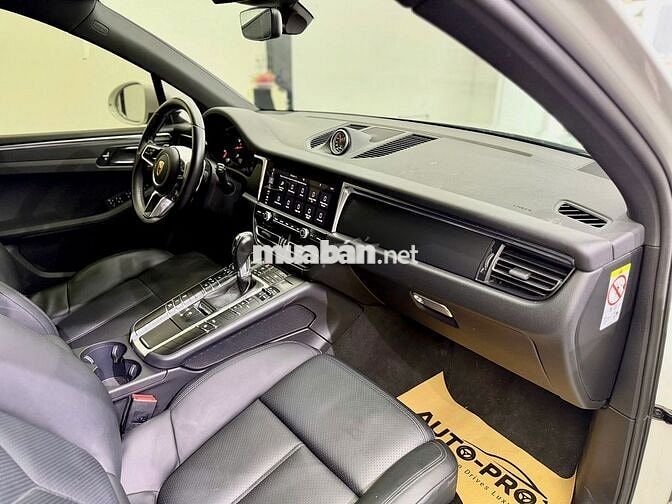 PORSCHE MACAN MODEL 2022