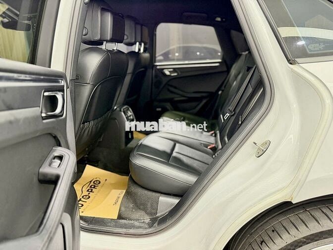 PORSCHE MACAN MODEL 2022