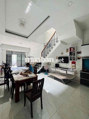 BÁN GẤP CĂN NHÀ MẶT TIỀN ĐƯỜNG XÃ QUI ĐỨC - 63M2 - SHR