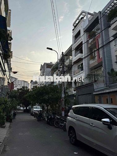 🏡CHO THUÊ NHÀ PHỐ LIỀN KỀ HẺM 8M  :GIÁ 18tr🍓4pn 5vc + sân thượng
