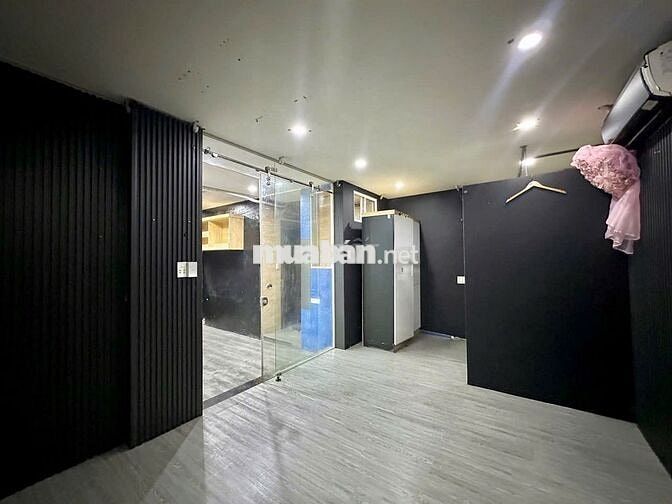 Cho Thuê Mặt Bằng Đường Nguyễn Trãi, Quận 1 ( 4x22m + 1PN, 2WC )