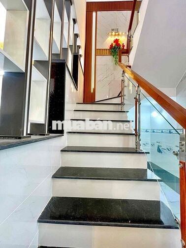 Nhà Mới Xây 1 Lầu 4 x 24m  . Đường Xe Hơi 7 Chỗ - 4 Phòng Sổ Hoàn Công