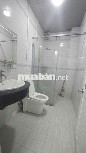 Mặt tiền Trần Hoàng Na 1 trệt 2 lầu sân thượng 4,5 x20m 4pn 4 toilet