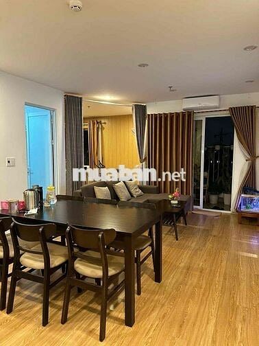 Cần bán chung cư hoà khánh căn góc, nhà đầy đủ tiện nghi, lót sàn gỗ,