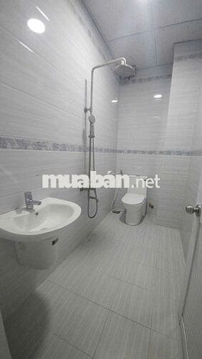 Mặt tiền Trần Hoàng Na 1 trệt 2 lầu sân thượng 4,5 x20m 4pn 4 toilet