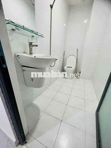Cho Thuê Phòng Ngay Chân Cầu Ngã Tư Ga DT 30m2 Có Bếp Wc