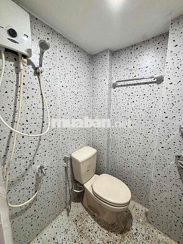 Nguyên căn 4pn cho thuê - 1tr2l - hẻm Bạch Đằng - p2 - Bình Thạnh