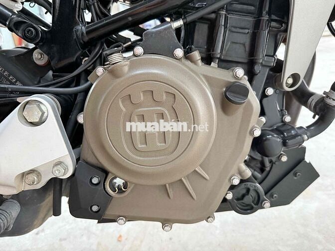 Husqvarna Svartpilen 401