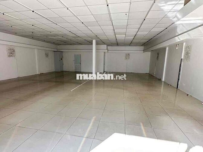 Mặt Bằng Vip Lê Hồng Phong ngay ngã tư. Dt 12x28m (có gác lửng).