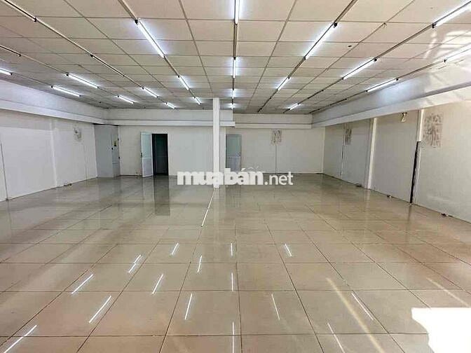 Mặt Bằng Vip Lê Hồng Phong ngay ngã tư. Dt 12x28m (có gác lửng).