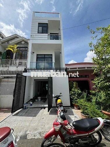 NHÀ TRỆT 2 LẦU kèm sân thượng MỚI TINH NỘI THẤT ĐỦ KHU DÂN CƯ NGUYỄN