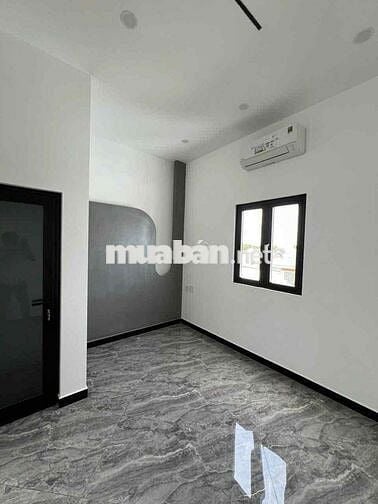 NHÀ TRỆT 2 LẦU kèm sân thượng MỚI TINH NỘI THẤT ĐỦ KHU DÂN CƯ NGUYỄN