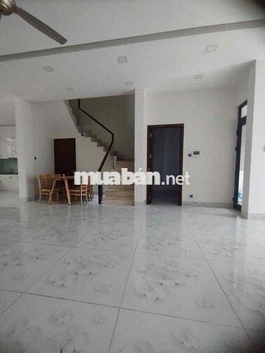 CHO THUÊ BIỆT THỰ EVERRICH QUẬN 7, TRỆT 2 LẦU, 8PN 55 TRIỆU/ THÁNG
