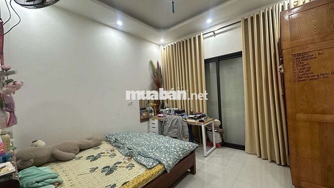 Tôi cần bán nhà 3tầng mặt phố Khuất Duy Tiến.