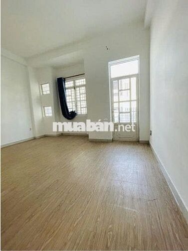 MT Nhiêu Tứ  200m2 Có 3 Lầu 4 Phòng Có Sân Đậu Xe SÁt Phan Xích Long