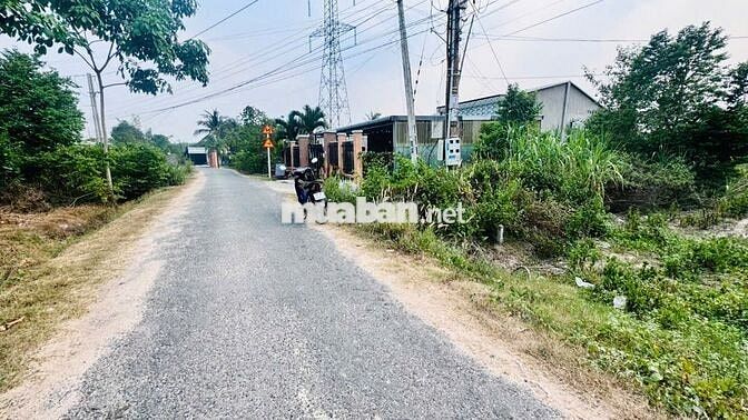 947m2 có 500m2 thổ cư. Đường nhựa. 8m ngang. 1,x tỷ
