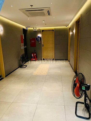 Cho thuê MBKD trống suốt mặt tiền đường Lê Thánh Tôn, Quận 1. 