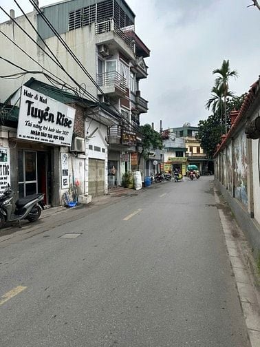 Cho thuê nhà mặt đường kdoanh Bồ Đề gần cầu Chương Dương 096811992