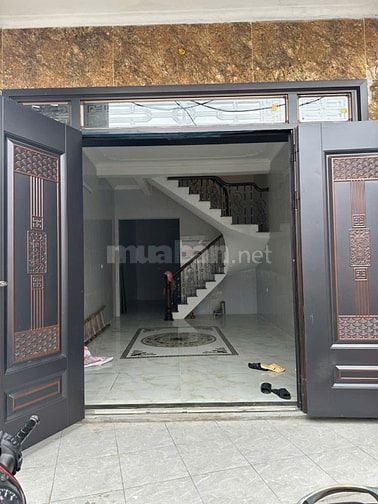 Cho thuê nhà mặt đường kdoanh Bồ Đề gần cầu Chương Dương 096811992