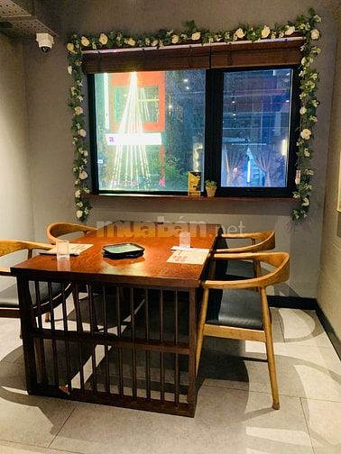 Cho thuê MBKD trống suốt mặt tiền đường Lê Thánh Tôn, Quận 1. 