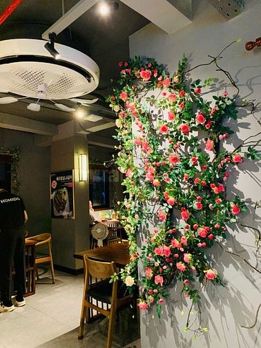 Cho thuê MBKD trống suốt mặt tiền đường Lê Thánh Tôn, Quận 1. 