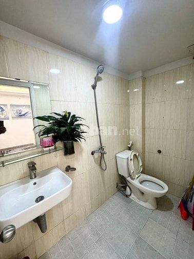 Bán CH tập thể Quỳnh Mai, Phố 8/3 ,Hai Bà Trưng 60m 2 ngủ giá 3,3 tỷ