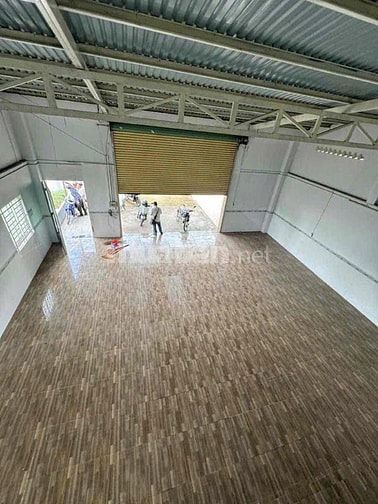 Kho xưởng 315m2 đường ko cấm tải gần chợ Đầu Mối 