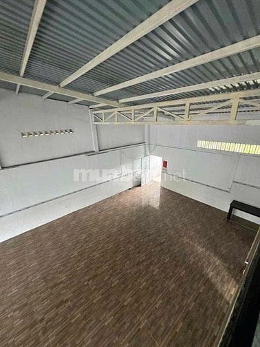 Kho xưởng 315m2 đường ko cấm tải gần chợ Đầu Mối 