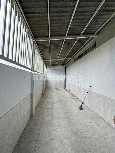 Kho xưởng 315m2 đường ko cấm tải gần chợ Đầu Mối 