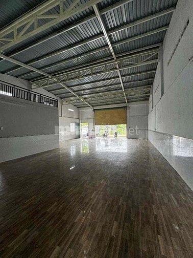 Kho xưởng 315m2 đường ko cấm tải gần chợ Đầu Mối 