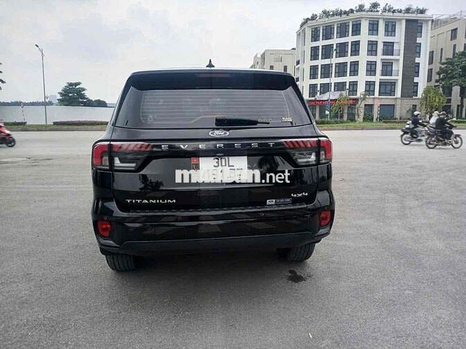 Ford Everest Titanium 2023 4x4 plus 2.0L