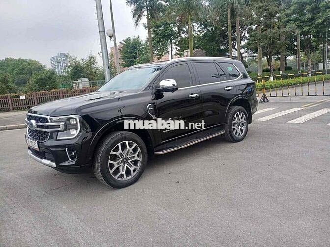 Ford Everest Titanium 2023 4x4 plus 2.0L