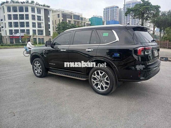 Ford Everest Titanium 2023 4x4 plus 2.0L