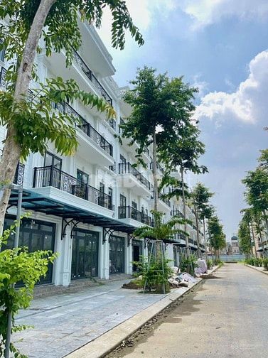 hiện tôi đang cần bán gấp Nhà 80m Đông Dương Residence ô tô tránh nhau