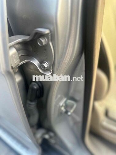 Chevrolet Captiva 2.4 MT LT Bạc