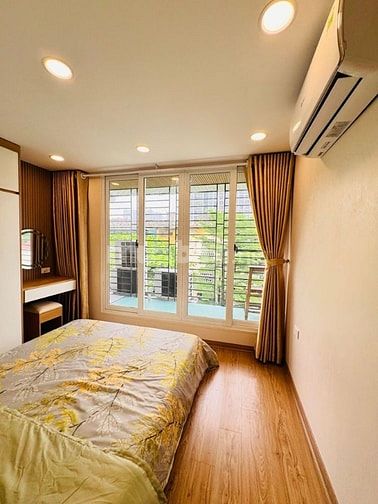 Bán CH tập thể Quỳnh Mai, Phố 8/3 ,Hai Bà Trưng 60m 2 ngủ giá 3,3 tỷ