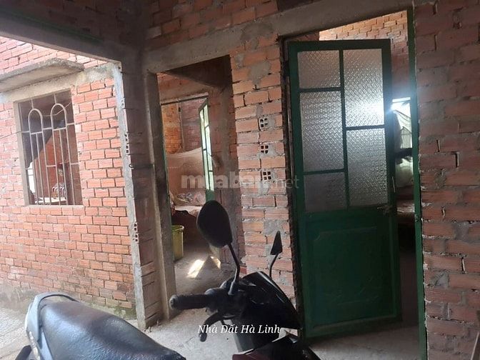 Ông chú kẹt vốn muốn bán nhà và đất . Đường 2.2m tận cửa .