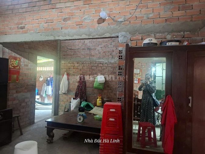 Ông chú kẹt vốn muốn bán nhà và đất . Đường 2.2m tận cửa .