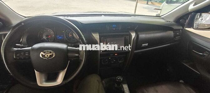 Toyota Fortuner 2017 máy dầu số sàn màu bạc