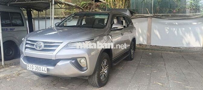 Toyota Fortuner 2017 máy dầu số sàn màu bạc