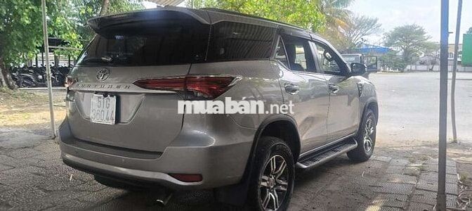 Toyota Fortuner 2017 máy dầu số sàn màu bạc