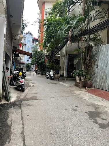 Bán Nhà Mai Anh Tuấn -Hồ Hoàng Cầu 50m2x5t oto plo Bộ CA .